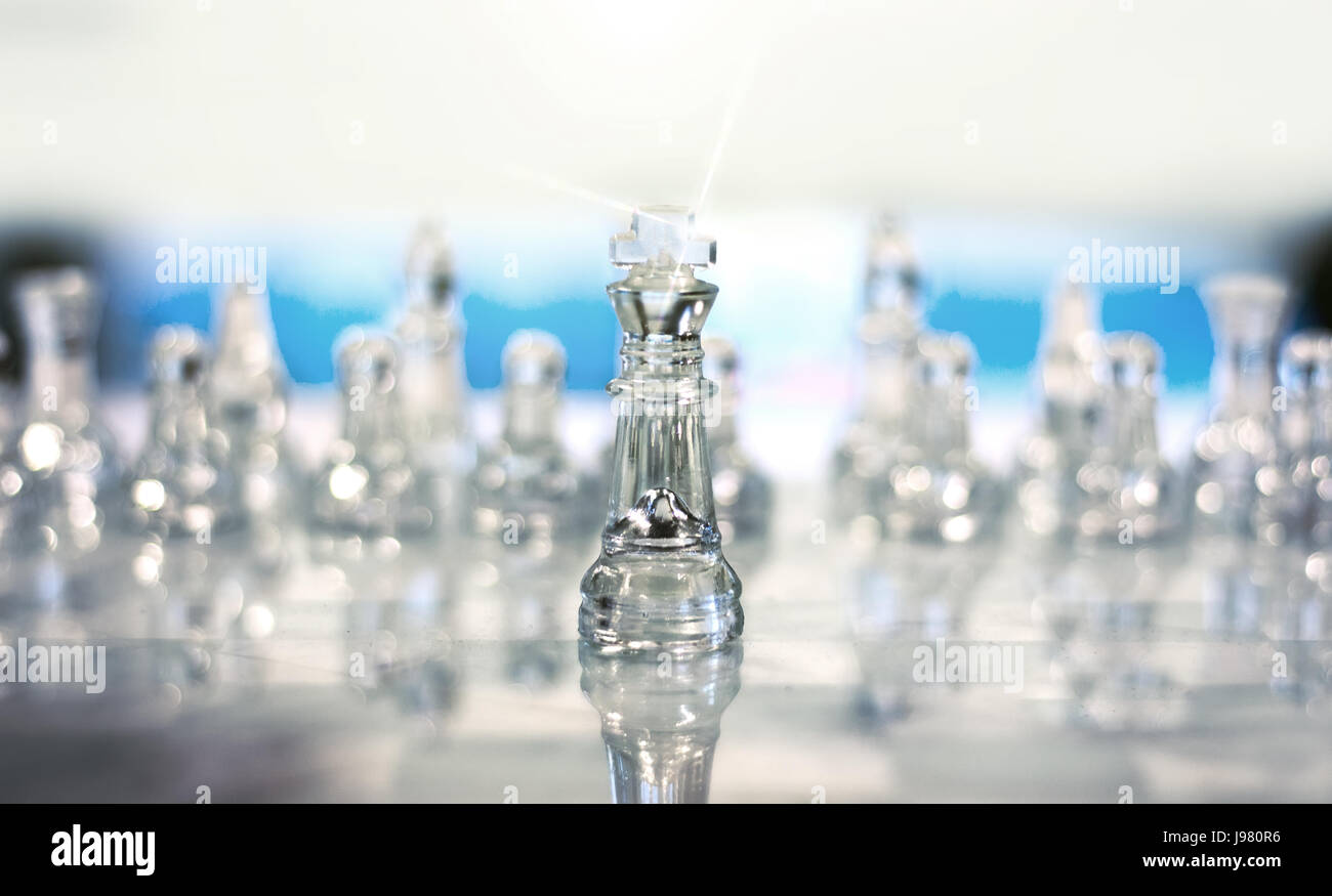 Selezionare focus regina degli scacchi crytal essere una donna concetto leader Foto Stock