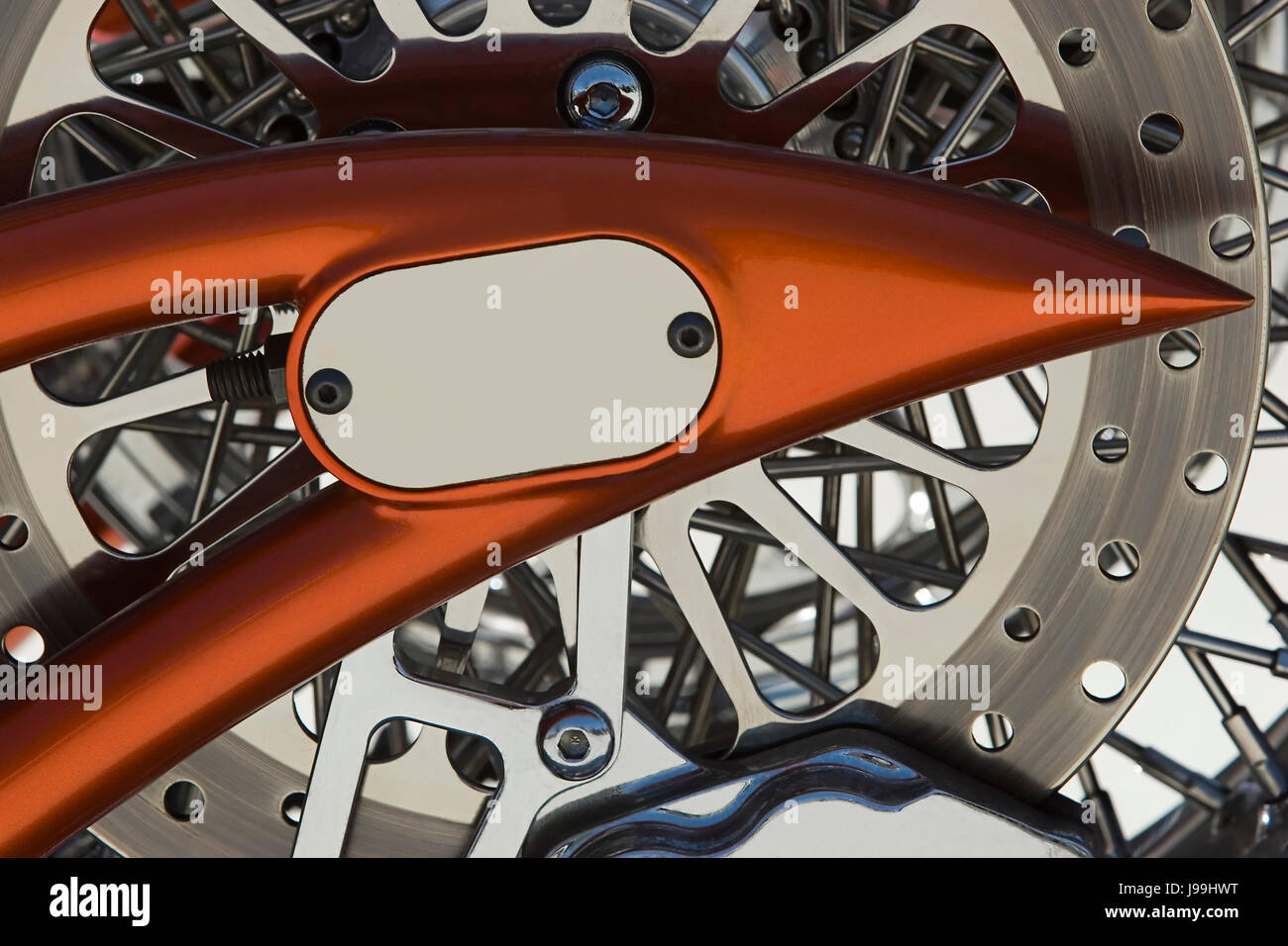 Custom bike rivela il suo orgoglio con arancione brillante e chrome Foto Stock