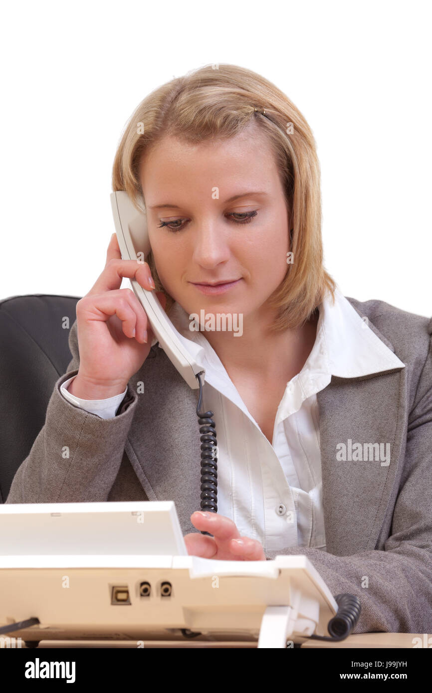 Giovane donna in office consente di comporre un numero di telefono Foto Stock