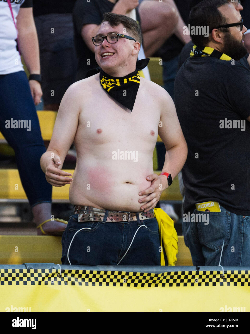 Columbus, U.S.A. 31 Maggio, 2017. Maggio 31, 2017 Un Columbus Crew SC danze ventola in mezzo alla folla durante il tifo il suo team su contro Seattle nel loro gioco a Mapfre Stadium. Columbus, Ohio, Stati Uniti d'America. Credito: Brent Clark/Alamy Live News Foto Stock