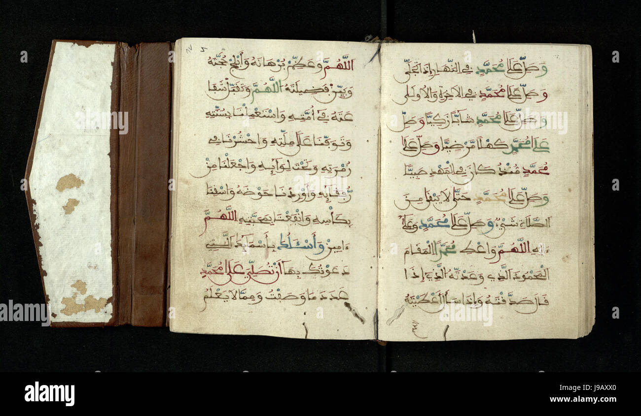 Questo lavoro discute i significati metaforici e simbolici dei "waymark" come punti guida e la loro connessione a momenti di illuminazione o realizzazione. Il testo sottolinea l'importanza di riconoscere queste tappe fondamentali nella vita o nel progresso. Foto Stock