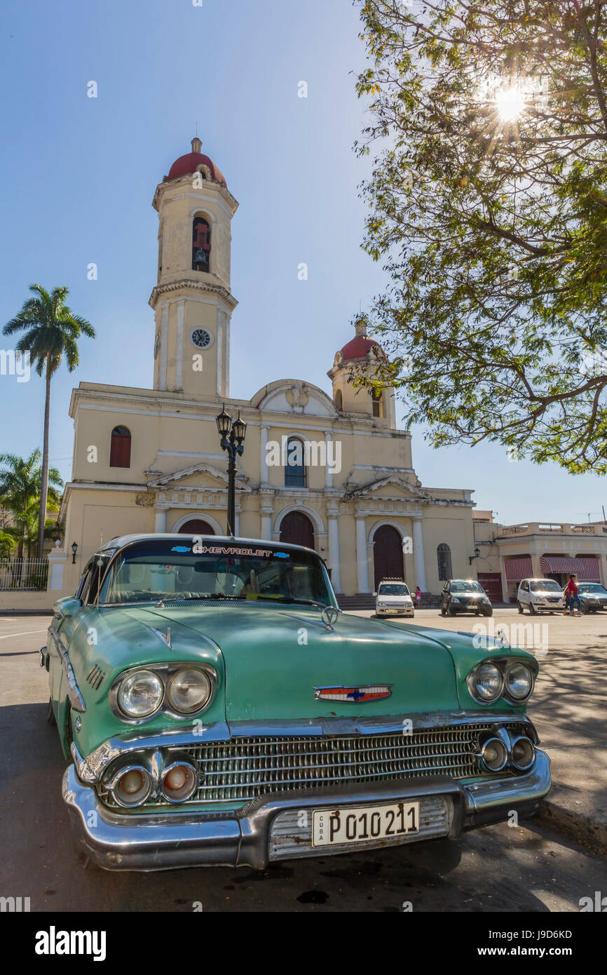 Classic 1958 Chevrolet Bel Air taxi, localmente denominata almendrone nella città di Cienfuegos, Cuba, West Indies, dei Caraibi Foto Stock