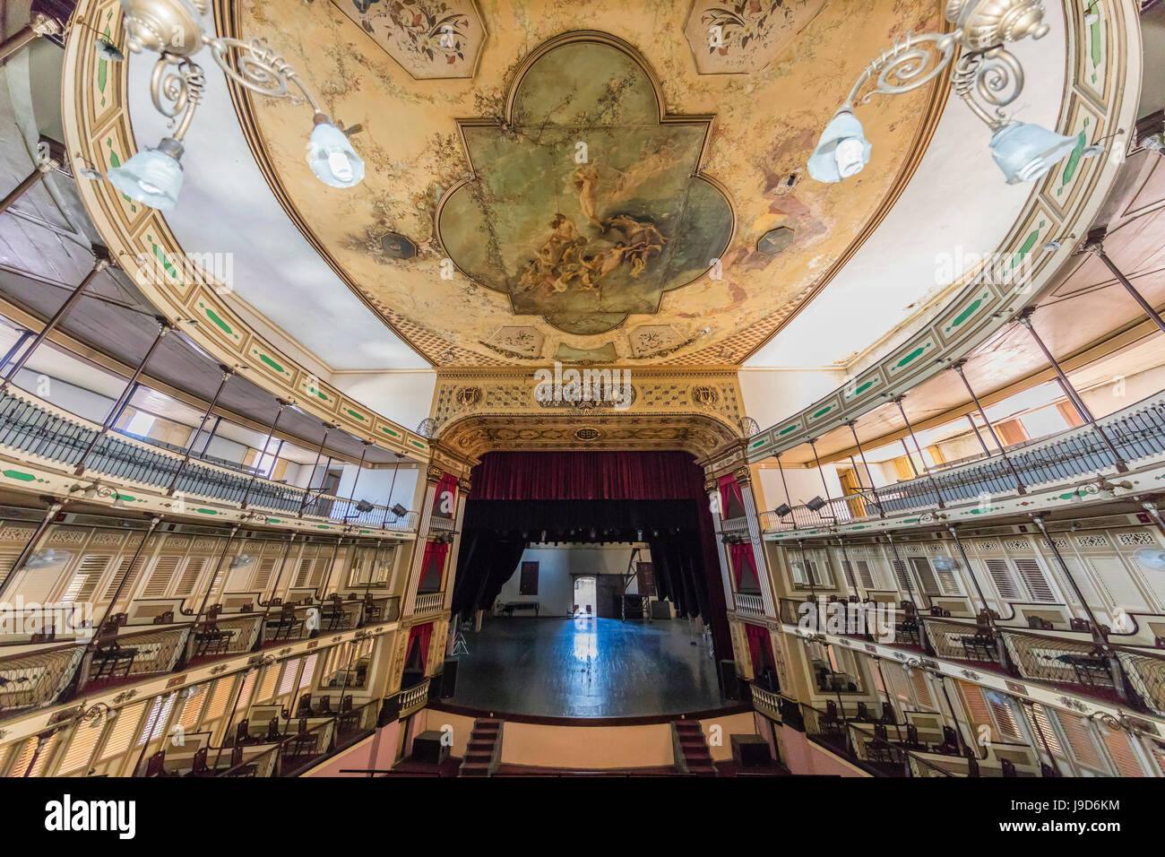 Vista interna del Teatro Tomas Terry (Tomas Terry Theater), aperto nel 1890 nella città di Cienfuegos, UNESCO, Cuba Foto Stock
