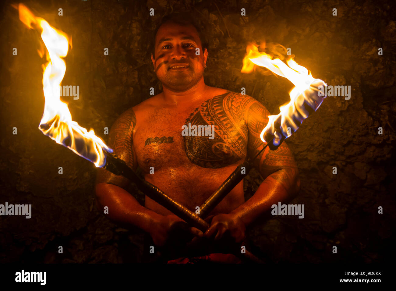Local Fire dancer nel Matavai Resort, Niue, South Pacific Pacific Foto Stock