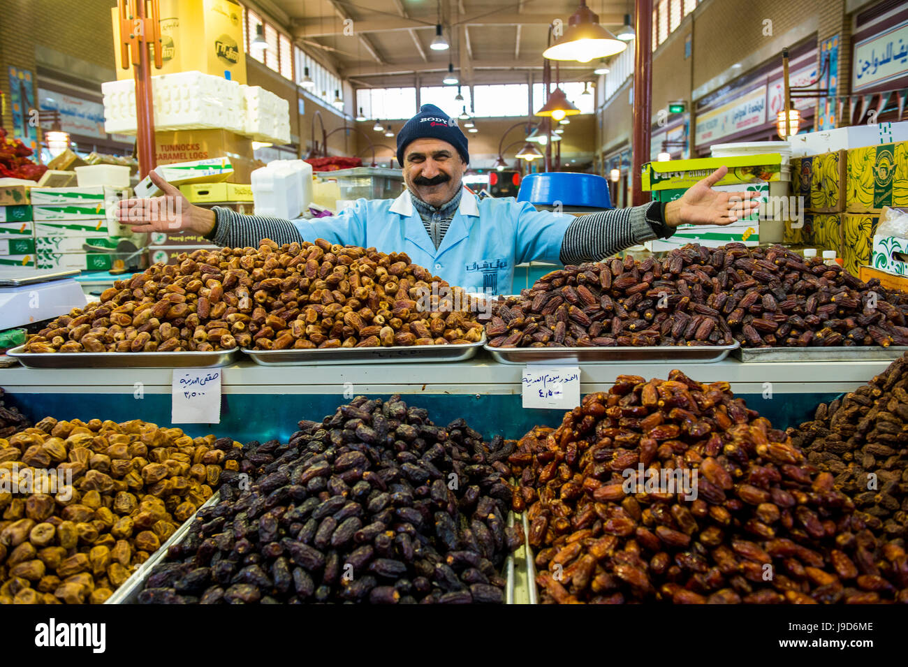 Il fornitore locale di vendita di tutti i tipi di date, Mercato del Pesce, Kuwait City, Kuwait, Medio Oriente Foto Stock