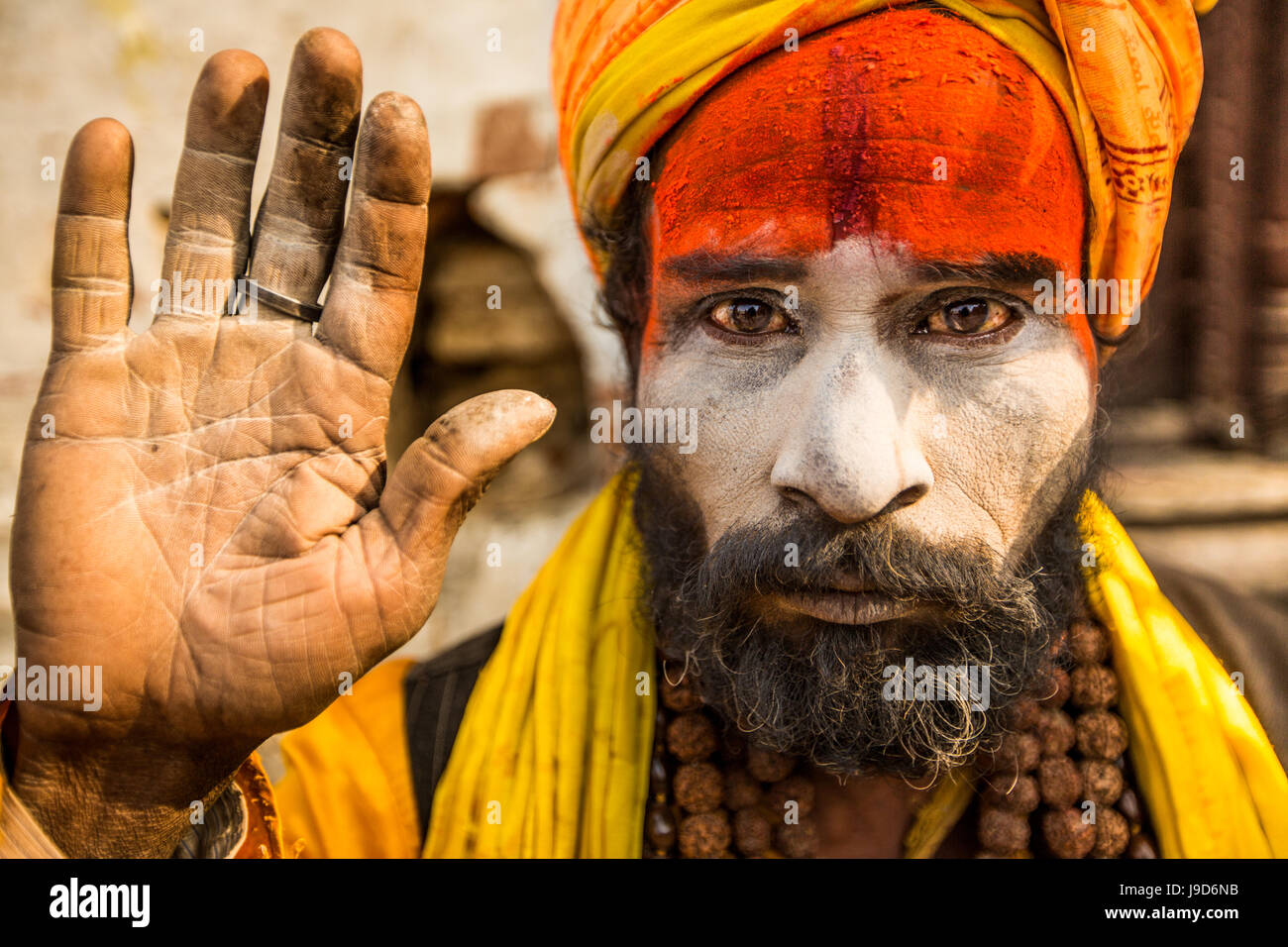Hindu uomo santo al tempio Pashupati, Kathmandu, Nepal, Asia Foto Stock