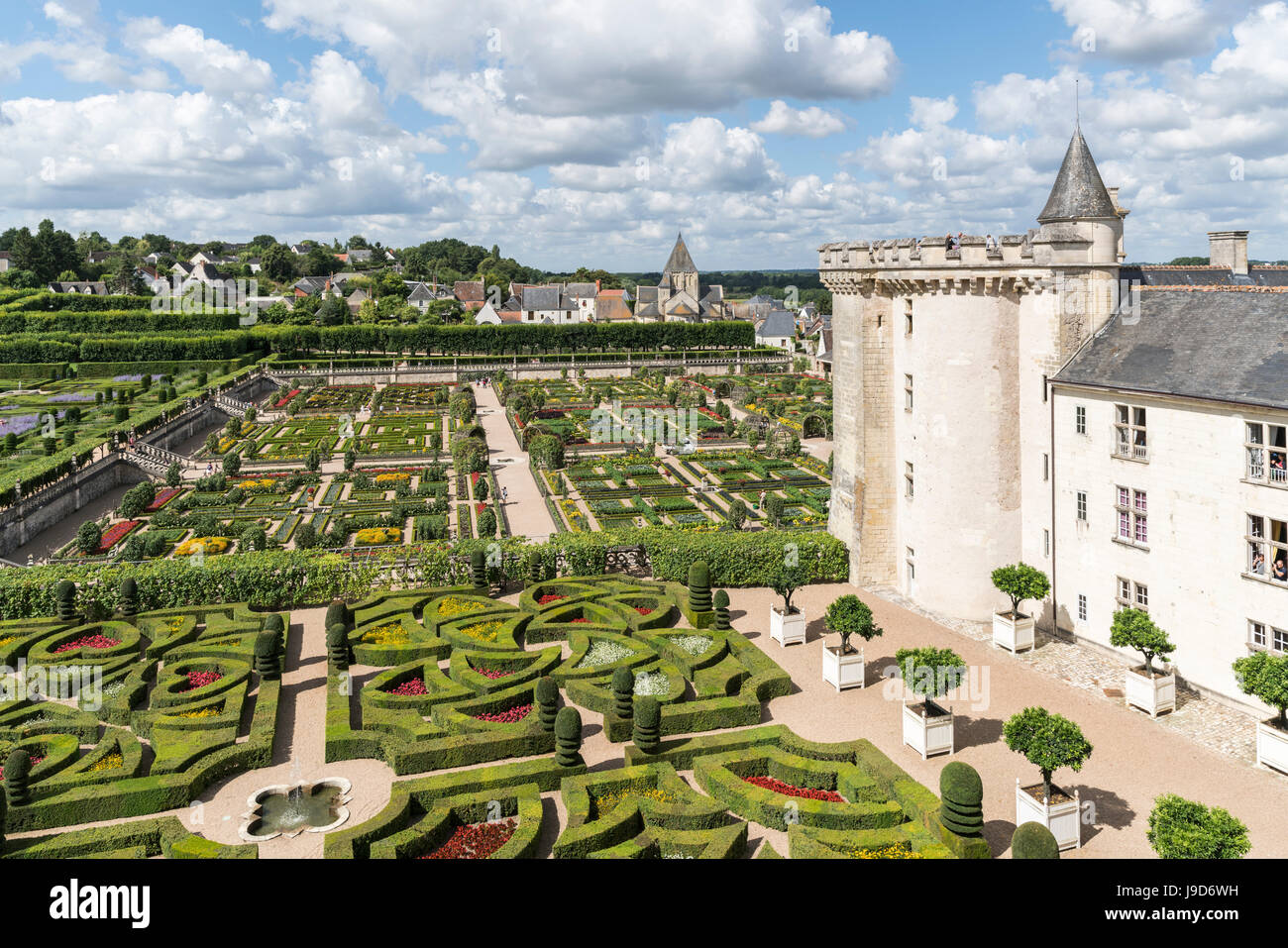 I giardini del castello di Villandry dal di sopra, Villandry, Sito Patrimonio Mondiale dell'UNESCO, Indre-et-Loire, Valle della Loira, in Francia, in Europa Foto Stock