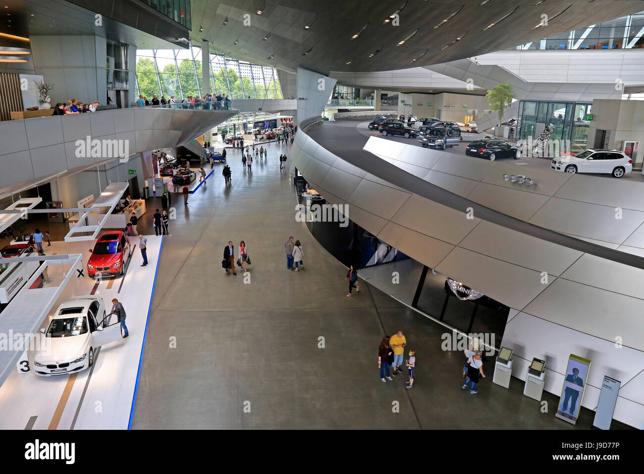 BMW World presso il Centro Olimpico, Monaco di Baviera, Baviera, Baviera, Germania, Europa Foto Stock