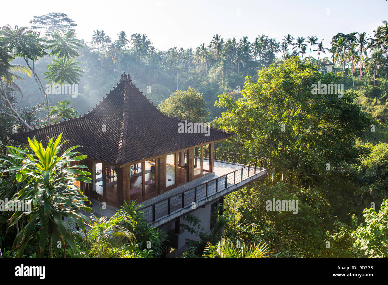 Bellissimo il Pavillion che domina una vallata, il Kamandalu Ubud resort, Ubud, Bali, Indonesia, Asia sud-orientale, Asia Foto Stock