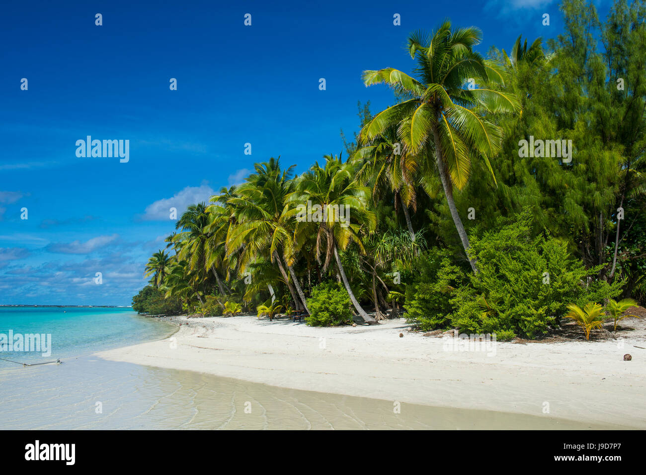La sabbia bianca banca nelle acque turchesi della laguna Aitutaki, Rarotonga e le Isole Cook, South Pacific Pacific Foto Stock
