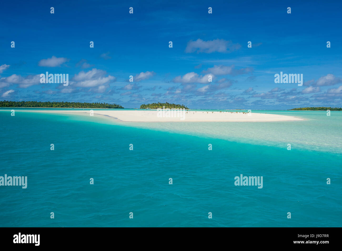 Spiaggia di sabbia bianca e la spiaggia orlata di palme in Laguna Aitutaki, Rarotonga e le Isole Cook, South Pacific Pacific Foto Stock