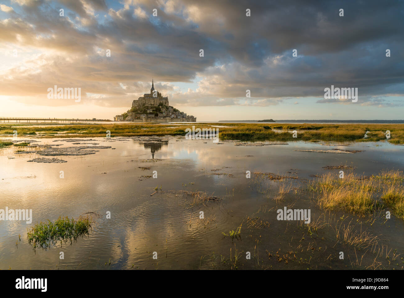 La luce del tramonto, Mont-Saint-Michel, Sito Patrimonio Mondiale dell'UNESCO, in Normandia, Francia, Europa Foto Stock