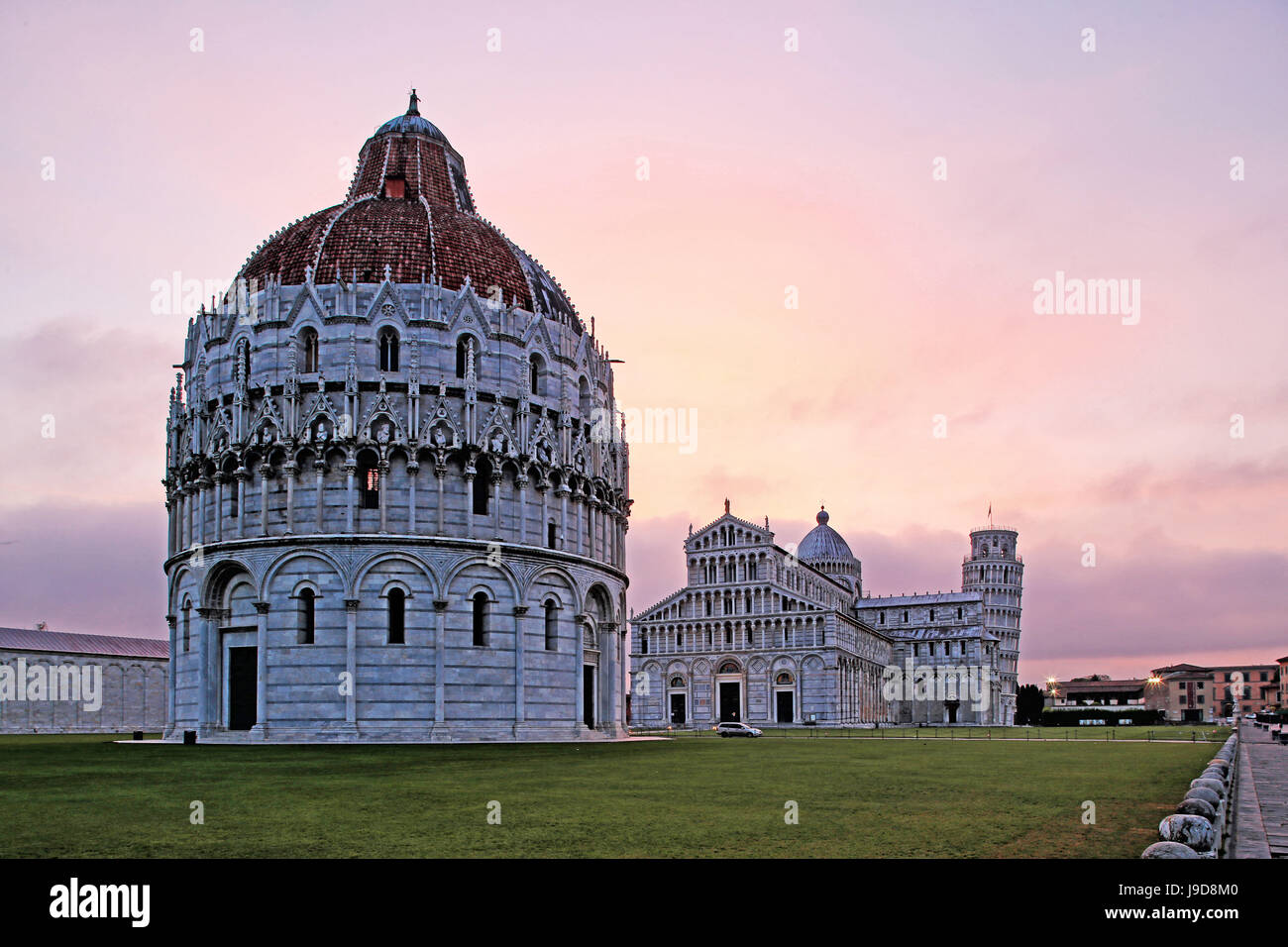 Il Campo dei Miracoli con il Battistero, il Duomo di Santa Maria Assunta e la Torre Pendente, UNESCO, Pisa, Toscana, Italia Foto Stock