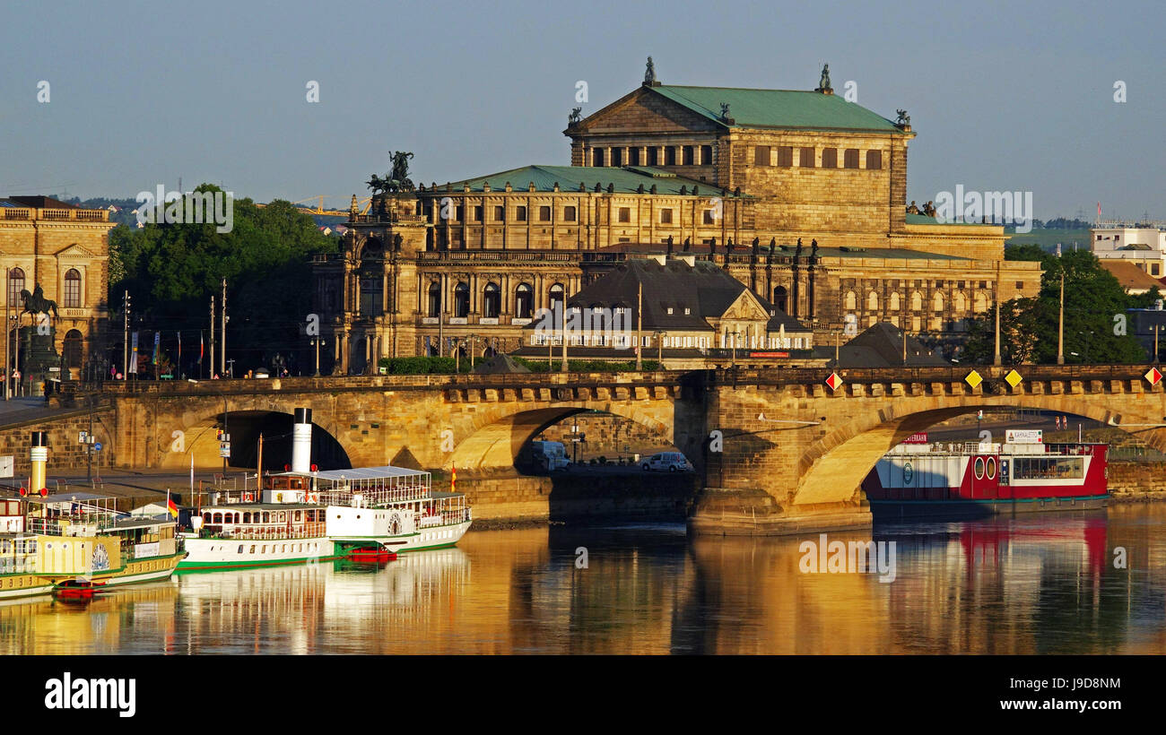 Fiume Elba, Semper Opera House, Dresda, Sassonia, Germania, Europa Foto Stock