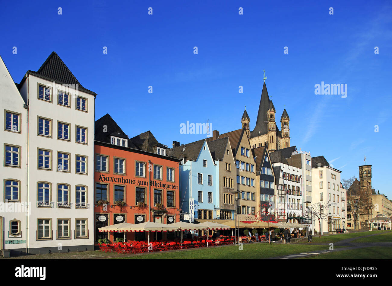 Piazza Fischmarkt con Chiesa di Gross San Martin, Colonia, nella Renania settentrionale-Vestfalia, Germania, Europa Foto Stock