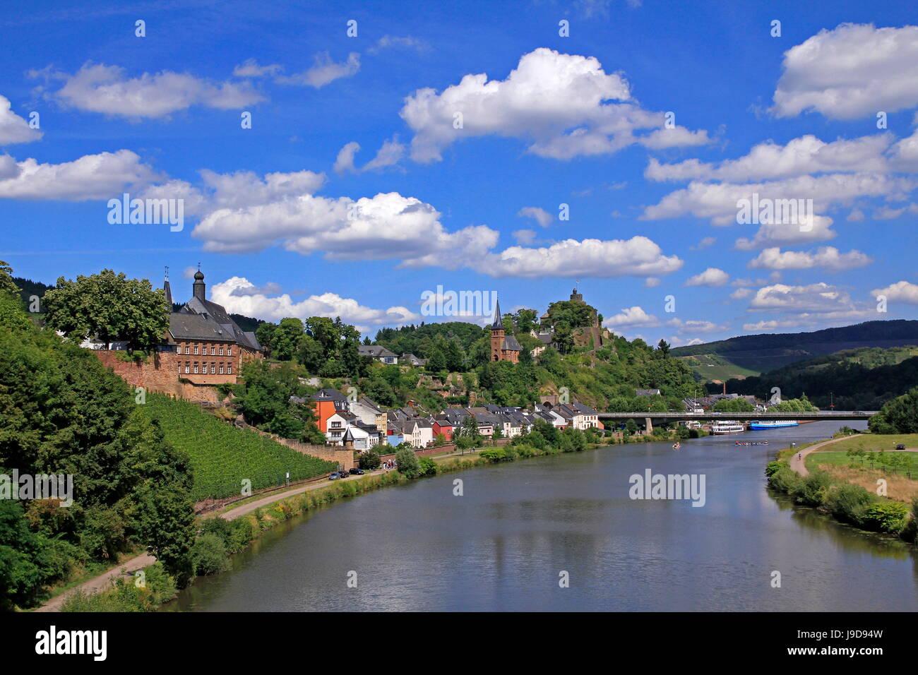 Città di Saarburg sul fiume della Saar e della Renania Palatinato, della Germania, Europa Foto Stock