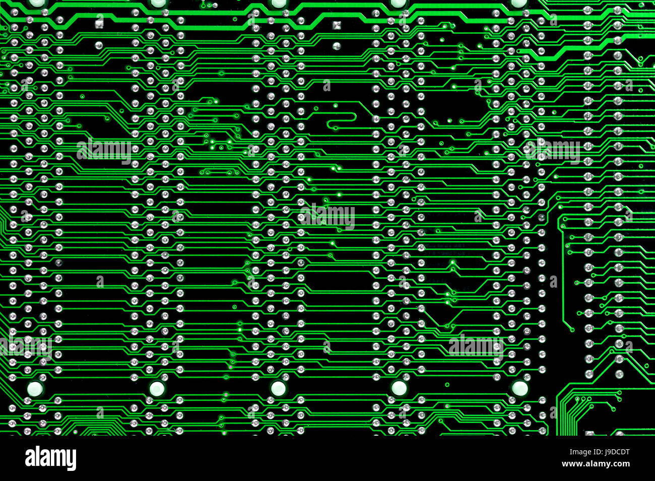 Elettronica, verde, scheda a circuito stampato, percorsi conduttivi, giunti di saldatura, Foto Stock