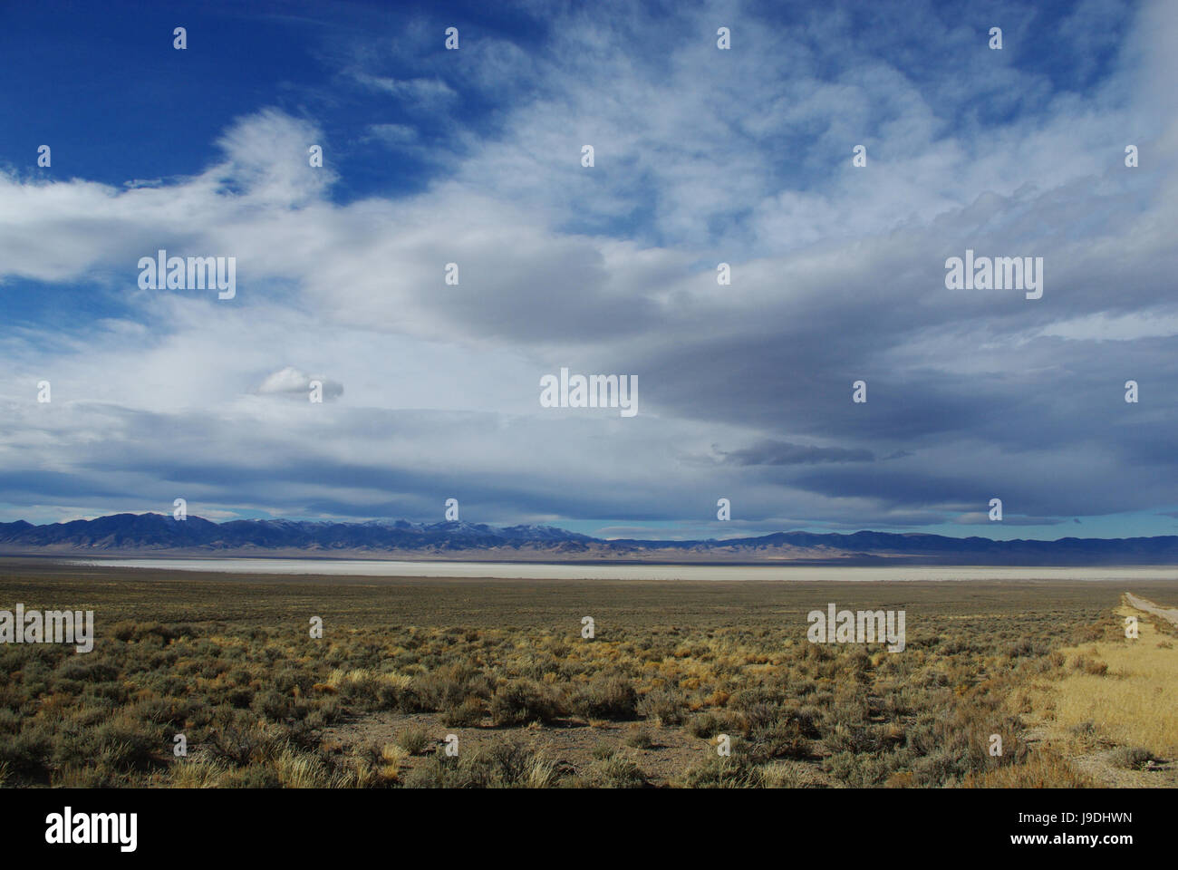 Montagne, deserto wasteland, via, mountain range, Salt Lake, nuvole blu, Foto Stock