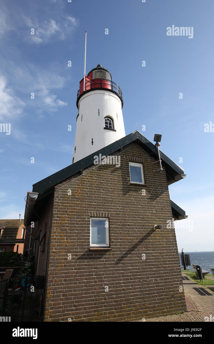 Urk Lighthouse è un faro in Urk, Paesi Bassi, presso le sponde orientali del lago IJsselmeer. Foto Stock