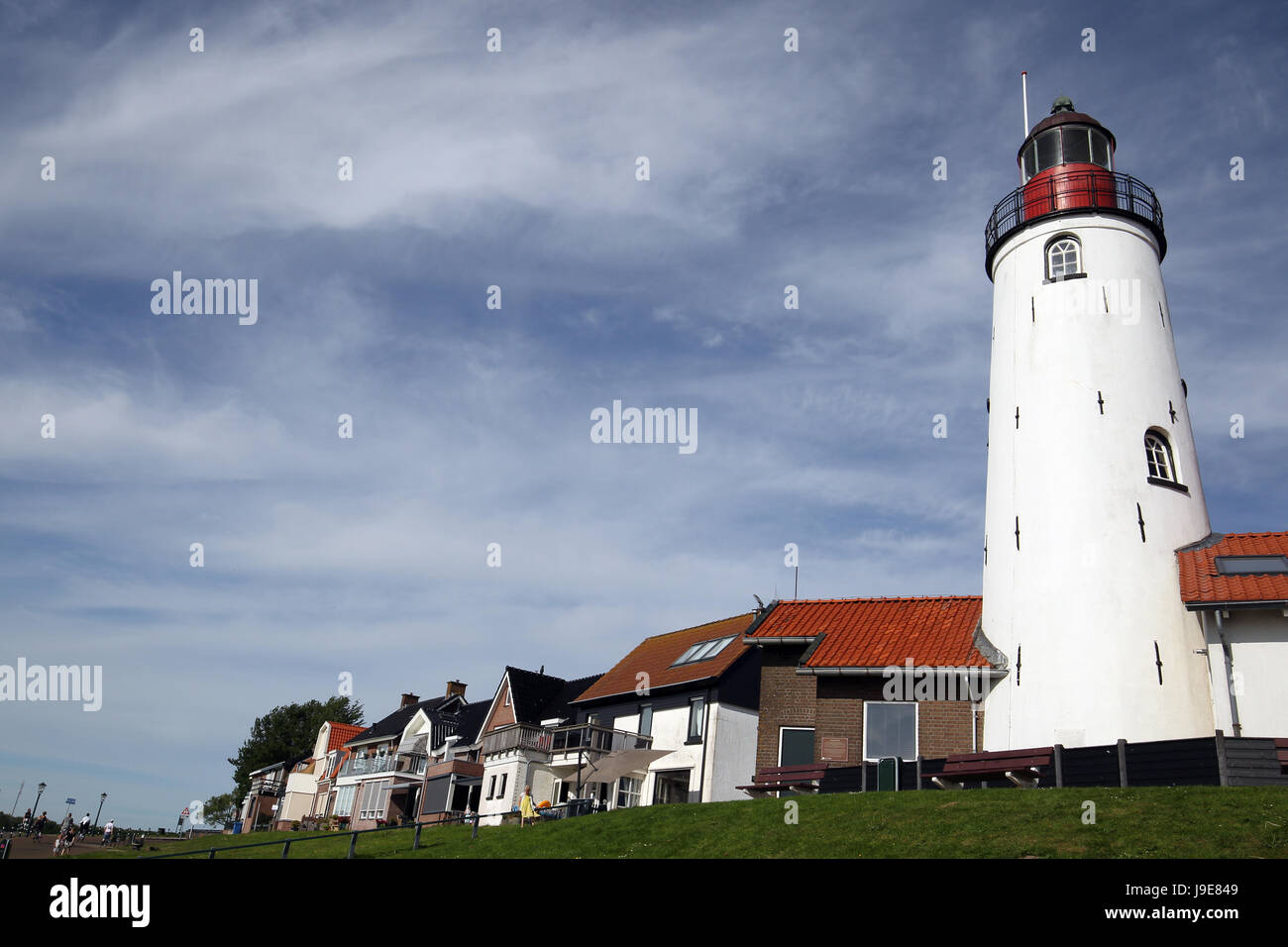 Urk Lighthouse è un faro in Urk, Paesi Bassi, presso le sponde orientali del lago IJsselmeer. Foto Stock