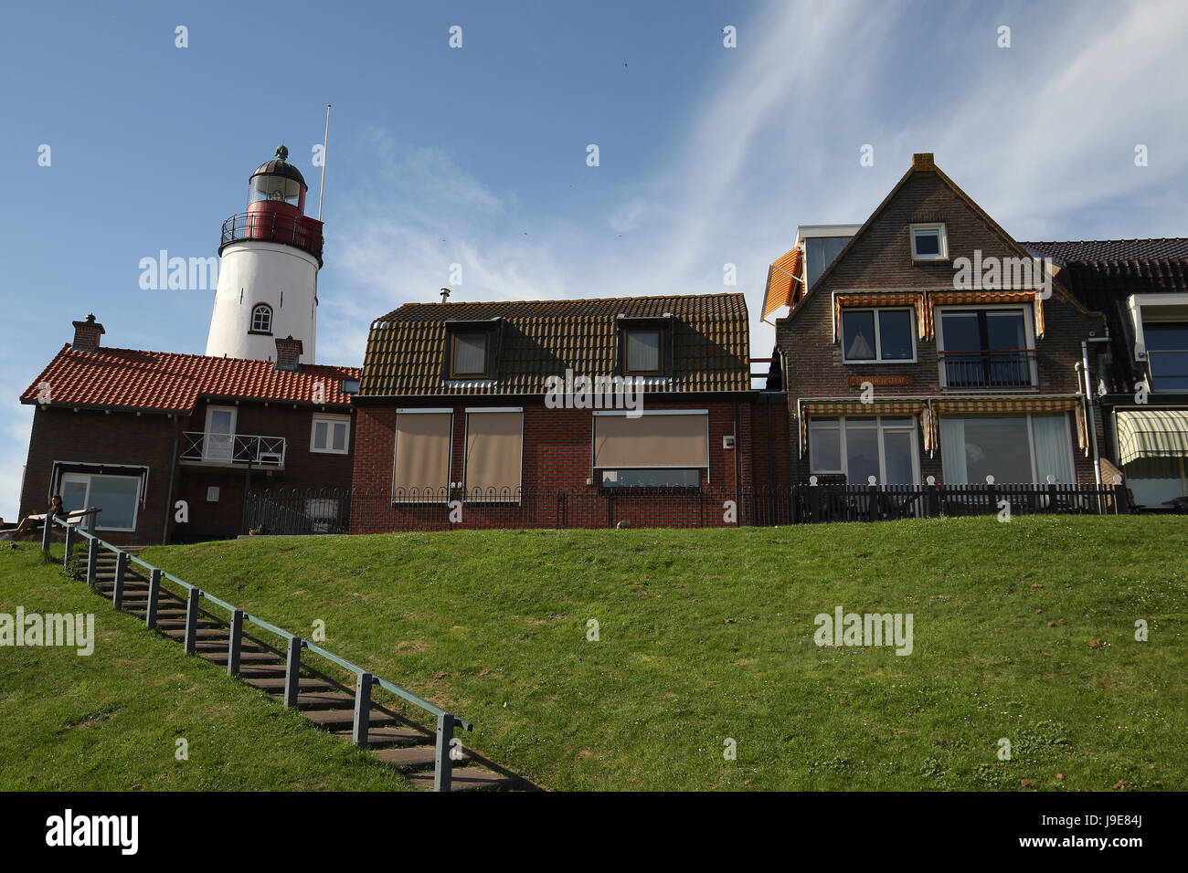 Urk Lighthouse è un faro in Urk, Paesi Bassi, presso le sponde orientali del lago IJsselmeer. Foto Stock