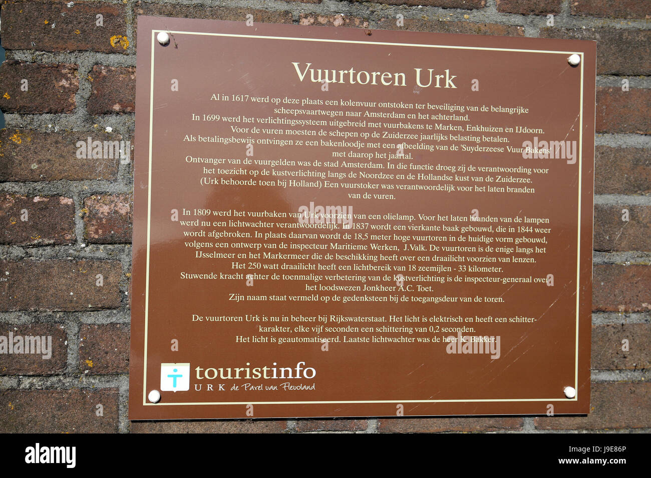 Urk Lighthouse è un faro in Urk, Paesi Bassi, presso le sponde orientali del lago IJsselmeer. Foto Stock