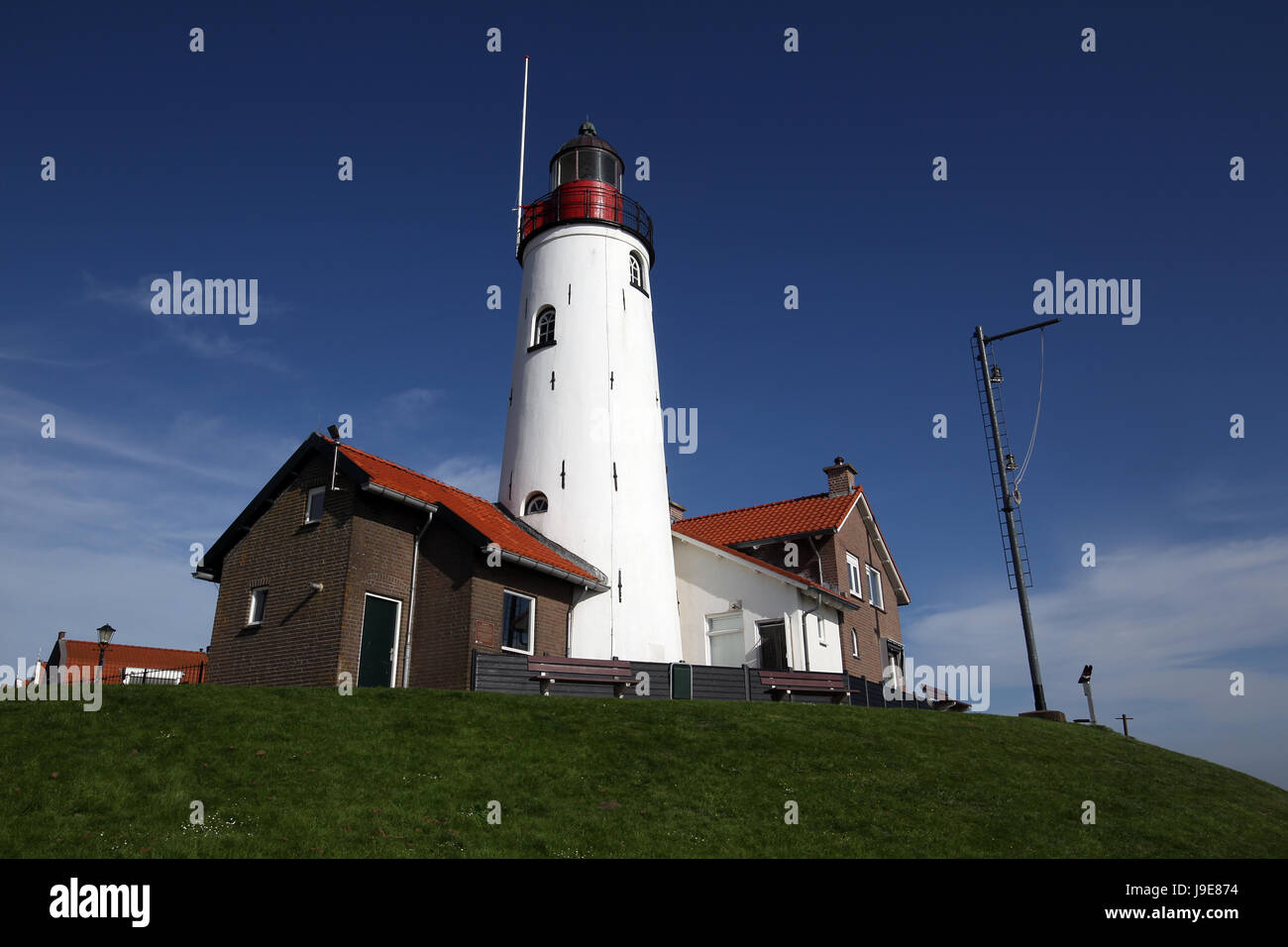 Urk Lighthouse è un faro in Urk, Paesi Bassi, presso le sponde orientali del lago IJsselmeer. Foto Stock
