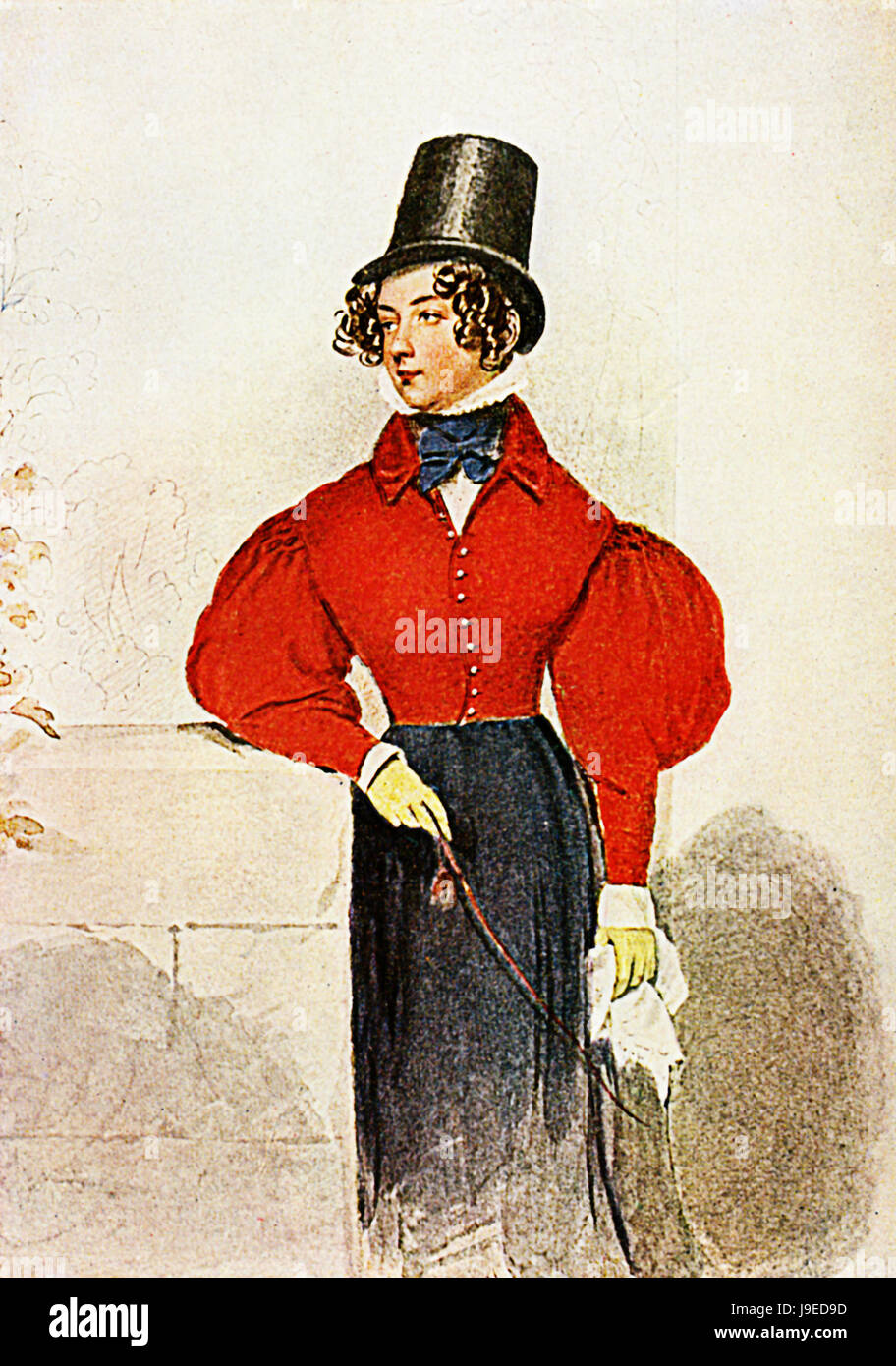 Inizio XIX secolo moda, la nobile signora giovane con red riding abito, frusta,fazzoletto, haido e tubo da stufa di black hat in posa all'aperto Foto Stock