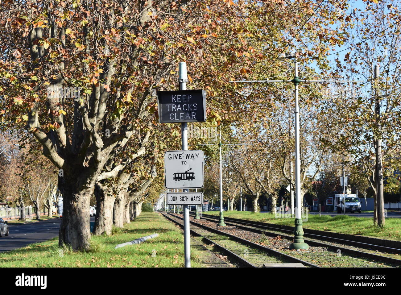 Mantenere le vie chiara, dare modo ai tram Foto Stock