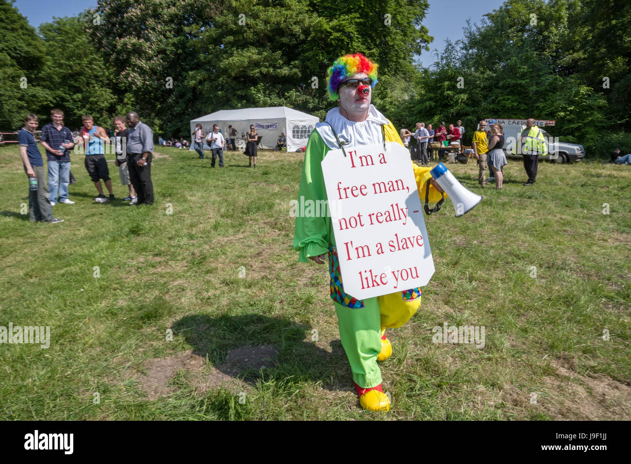 Le proteste al 2013 Gruppo Bilderberg incontro a Hertfordshire, Regno Unito. Foto Stock