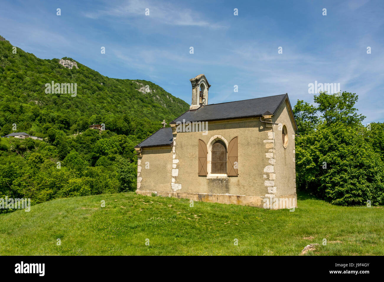 Cappella del Mont du Chat che si affaccia sul lago di Bourget. Savoie. Francia Foto Stock