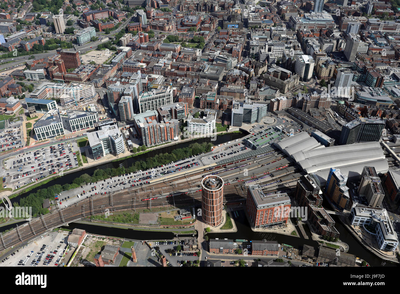 Vista aerea del centro cittadino di Leeds da sopra la stazione ferroviaria guardando a Nord, Regno Unito Foto Stock