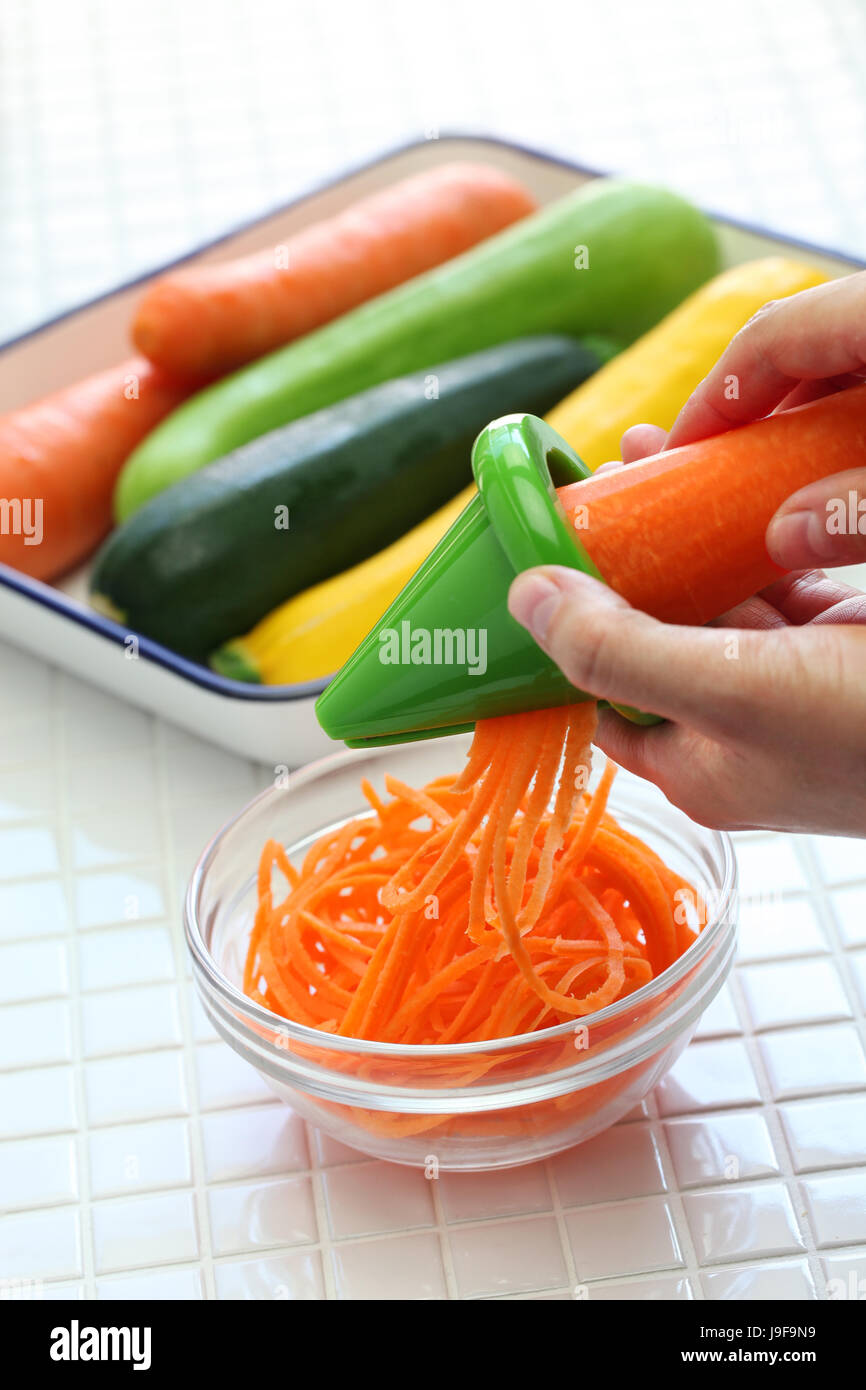 Sana alimentazione vegetale insalata di tagliatelle, cibo vegetariano Foto Stock