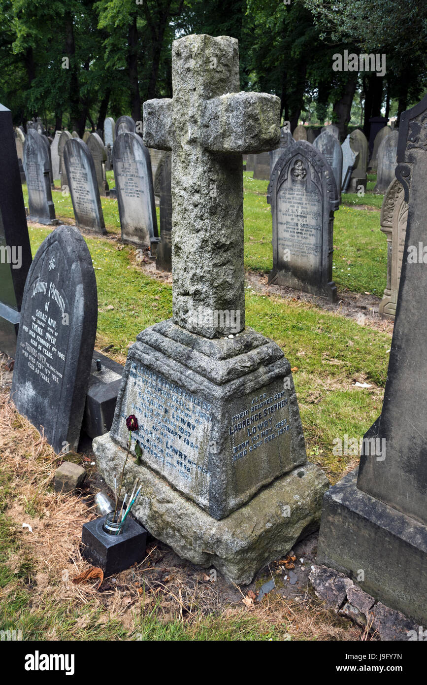 Tomba di artista L S Lowry e i suoi genitori, il cimitero meridionale, Manchester, Regno Unito Foto Stock