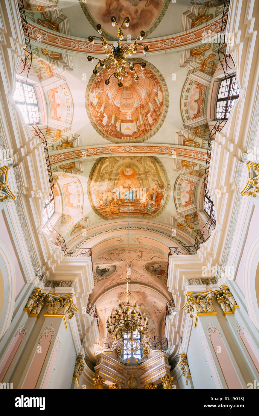 Minsk, Bielorussia - 20 Maggio 2015: soffitto affrescato della Cattedrale di Santa Maria Vergine a Minsk, in Bielorussia. Foto Stock