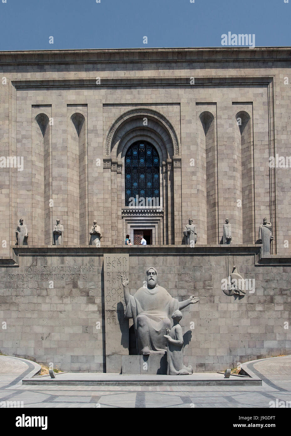 Armenia, città di Yerevan, Matenadaran antichi manoscritti Museum, Mashtots insegnamento sua alphbet, Sito Patrimonio Mondiale dell'UNESCO, Foto Stock