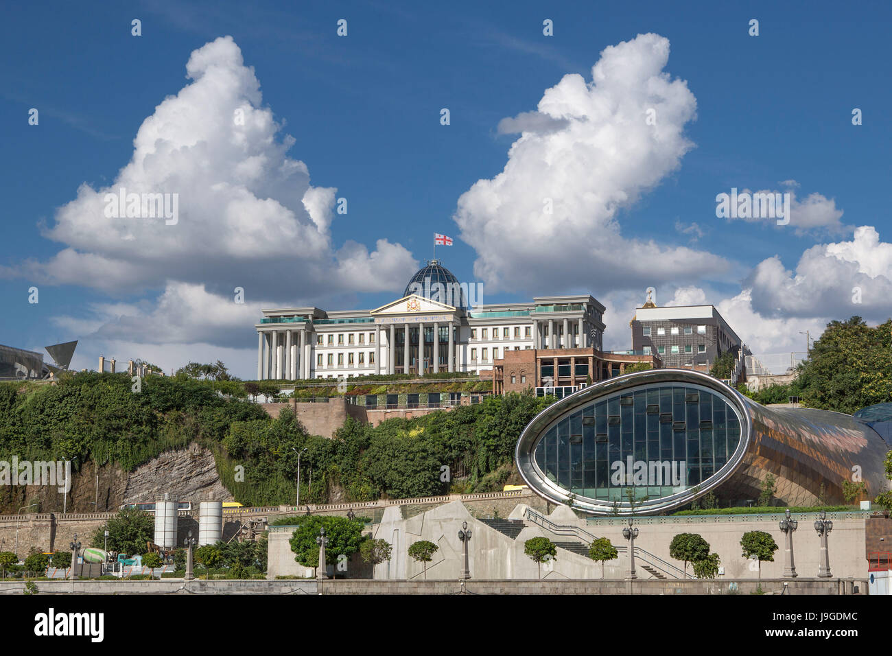 La Georgia, città di Tbilisi, la casa del presidente e la Nuova Opera house, Foto Stock