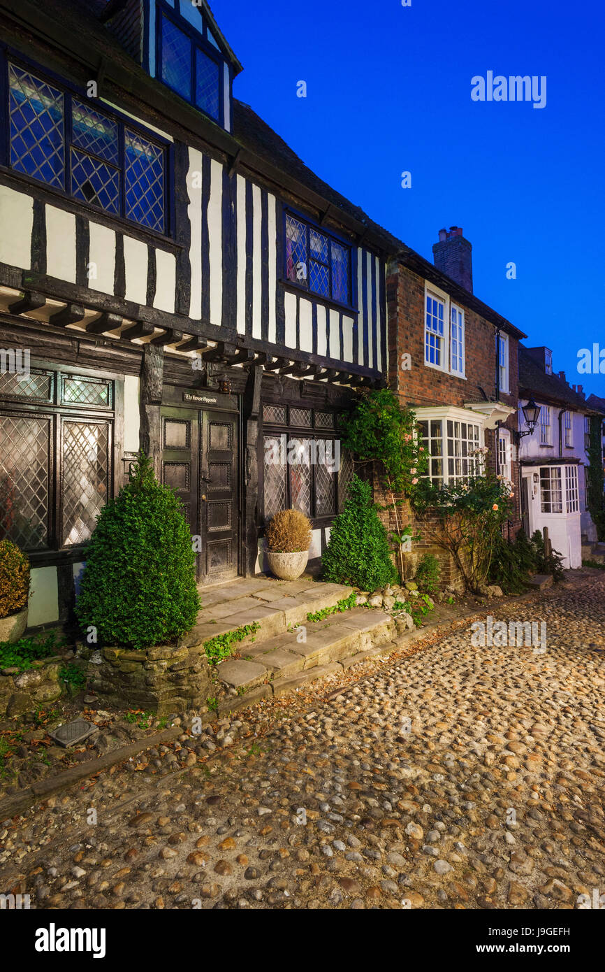 Inghilterra, East Sussex, segala, Mermaid Street, sera, Foto Stock