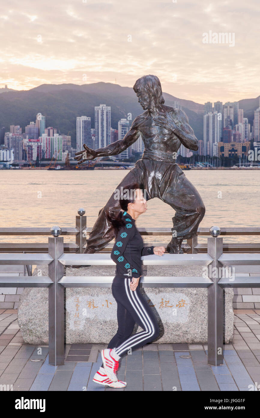 Cina, Hong Kong Kowloon, Tsim Sha Tsui, Viale delle Stelle, Bruce Lee statua Foto Stock