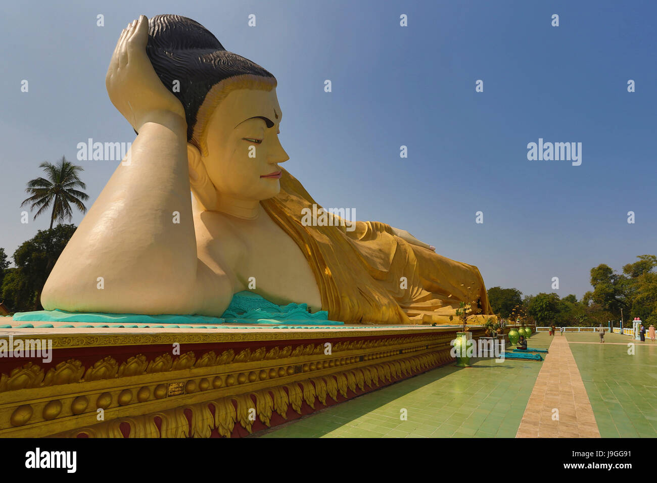 Myanmar, Pegu provincia, Bago Città, Shwethalyaung Buddha reclinato Foto Stock