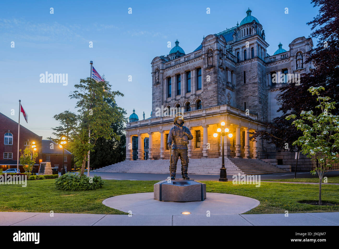BC Vigili del Fuoco Memorial - l'ultimo allarme-scultura di Dean Lauze, legislatura motivi, Victoria, British Columbia, Canada Foto Stock