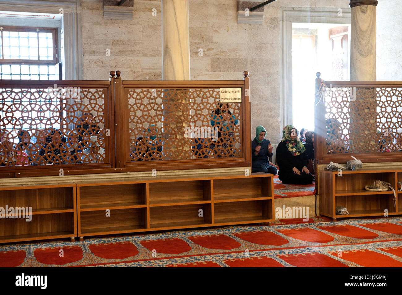 Le donne di pregare presso la Moschea di Suleymaniye Foto Stock