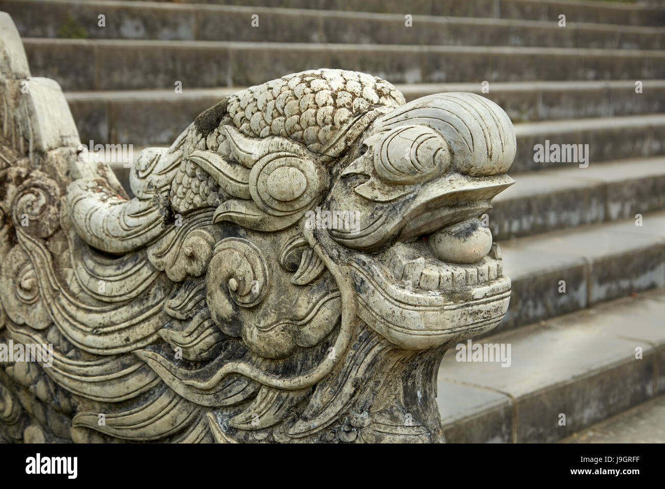 Statua del drago nella storica Hue Citadel (Città Imperiale), tonalità North Central Coast, Vietnam Foto Stock