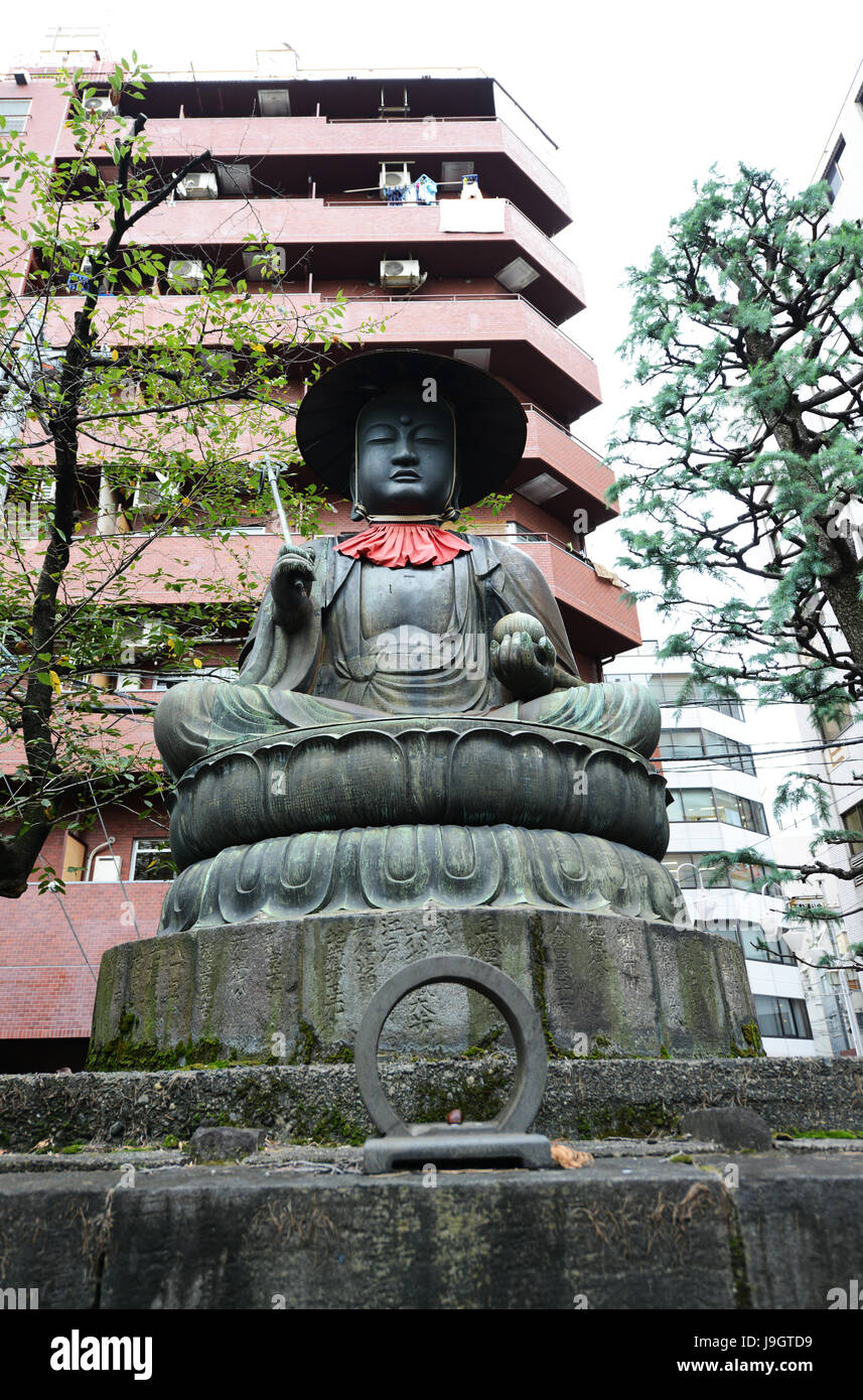 Kasumisekiyama Hongakuin Taiso tempio è un tempio della setta Jodo del buddismo si trova in un tranquillo quartiere di Shinjuku, Tokyo. Foto Stock
