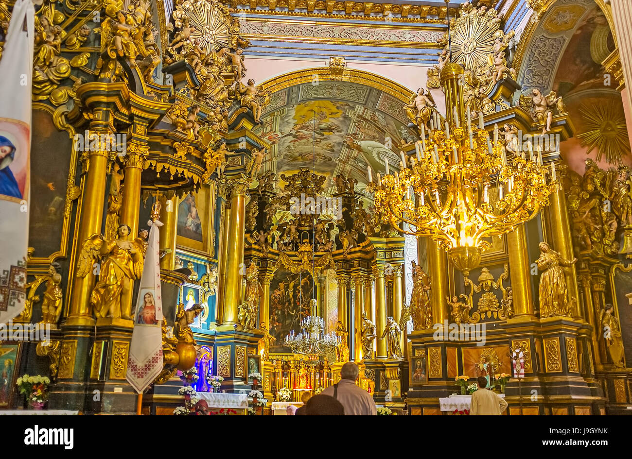 LEOPOLI, UCRAINA - 16 MAGGIO 2017: L'interno barocco dell'ex Bernardino, oggi chiesa greco-cattolica di Sant'Andrea il primo chiamato Foto Stock