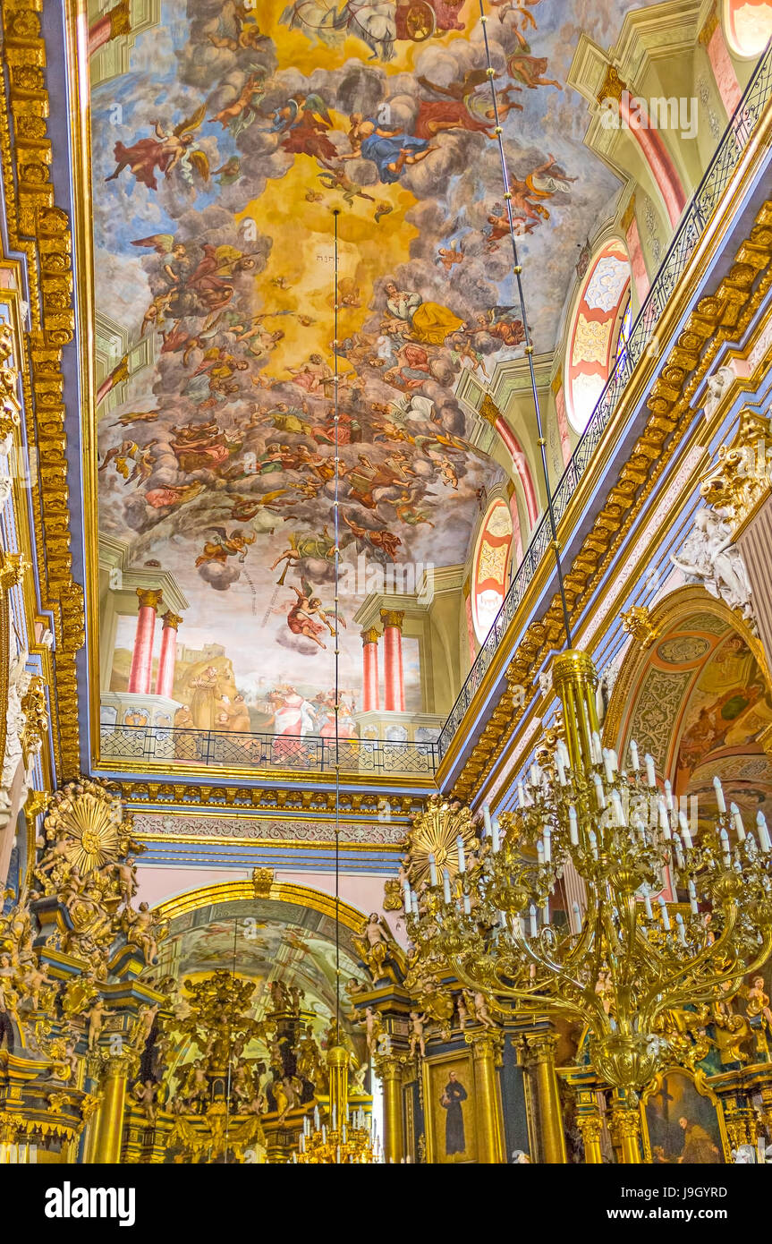 LEOPOLI, UCRAINA - 16 MAGGIO 2017: La sala di preghiera di Sant'Andrea, la prima chiesa chiamata, è un perfetto esempio di interno barocco con splendidi decori Foto Stock