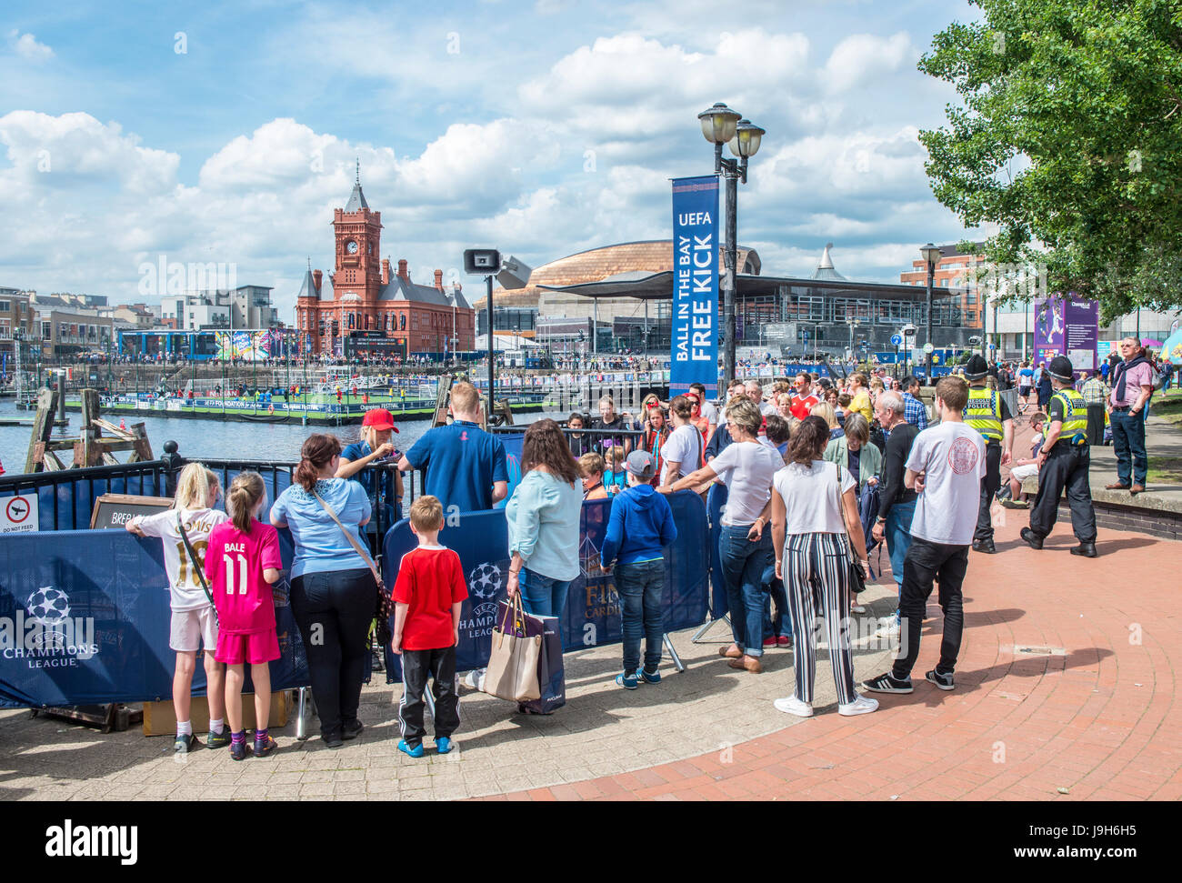 La Baia di Cardiff, Regno Unito. 1° giu, 2017. La Baia di Cardiff costruire fino al 2017 Finale di UEFA Champions League 2017 Credit: Nick Jenkins/Alamy Live News Foto Stock