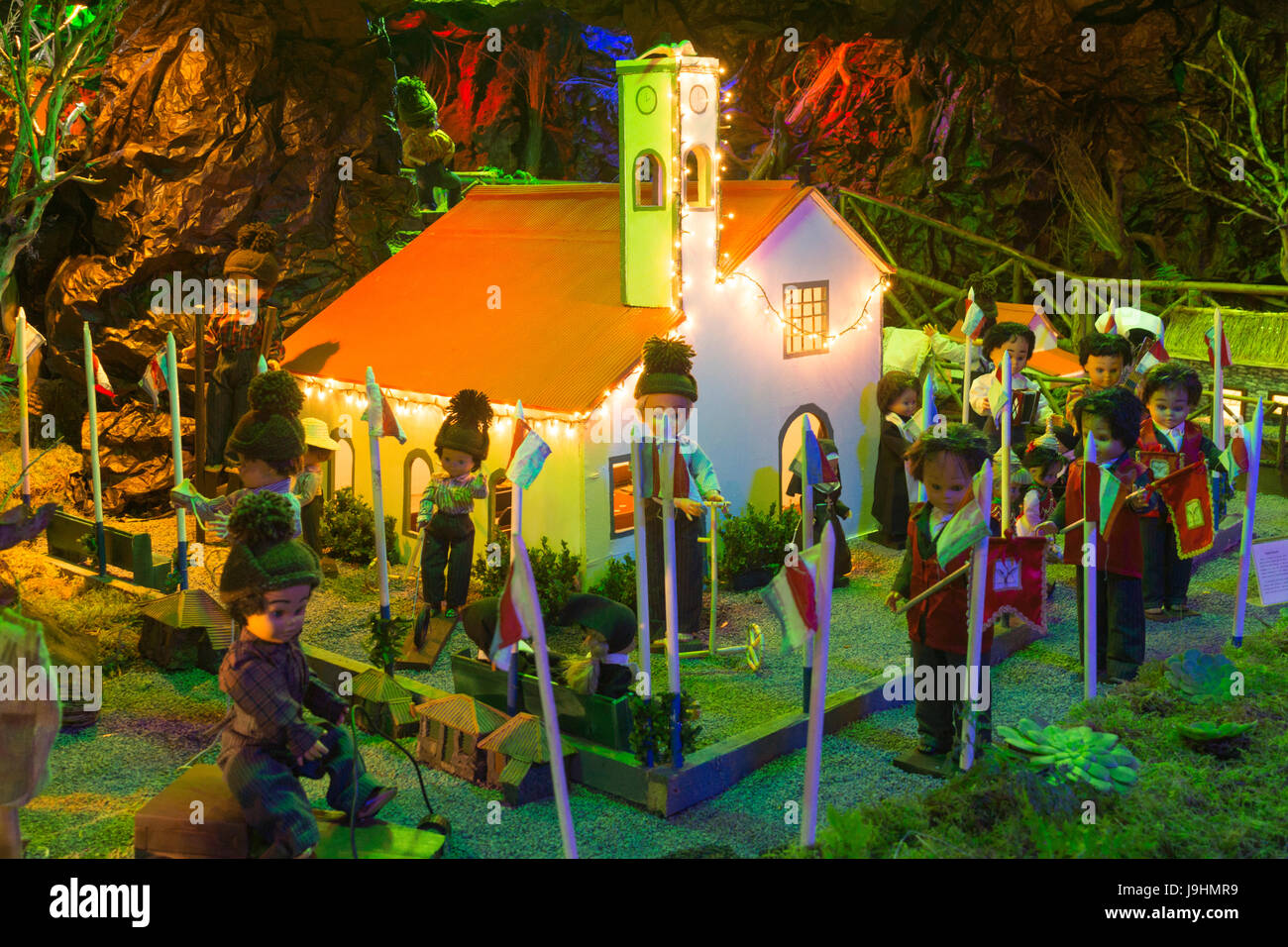Una scena di vita sull'isola di Madeira; parte di un più grande presepe di elaborare la visualizzazione a Curral das Freira, di Madera Foto Stock
