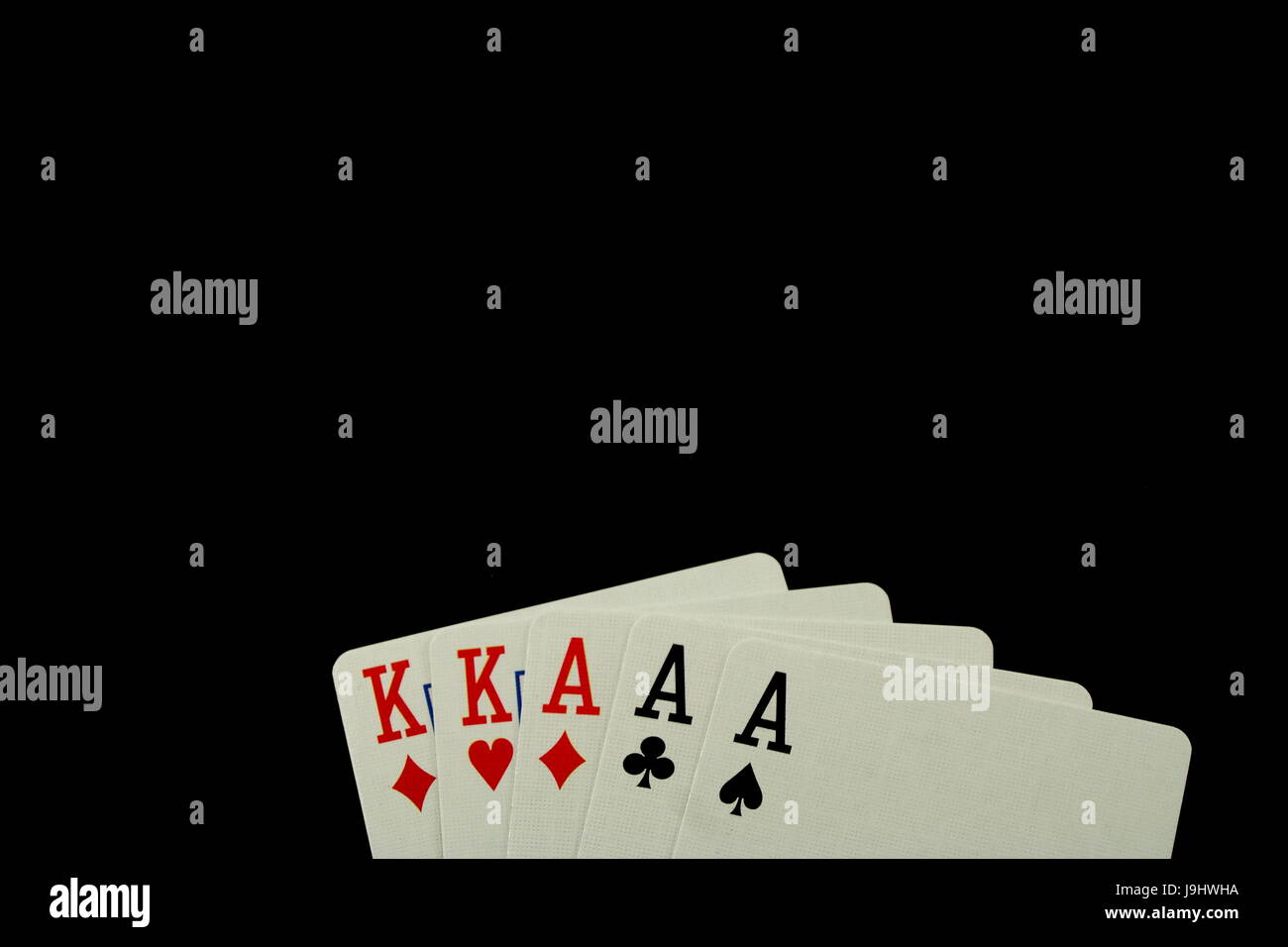 Mano di Poker Full House su sfondo nero Foto Stock