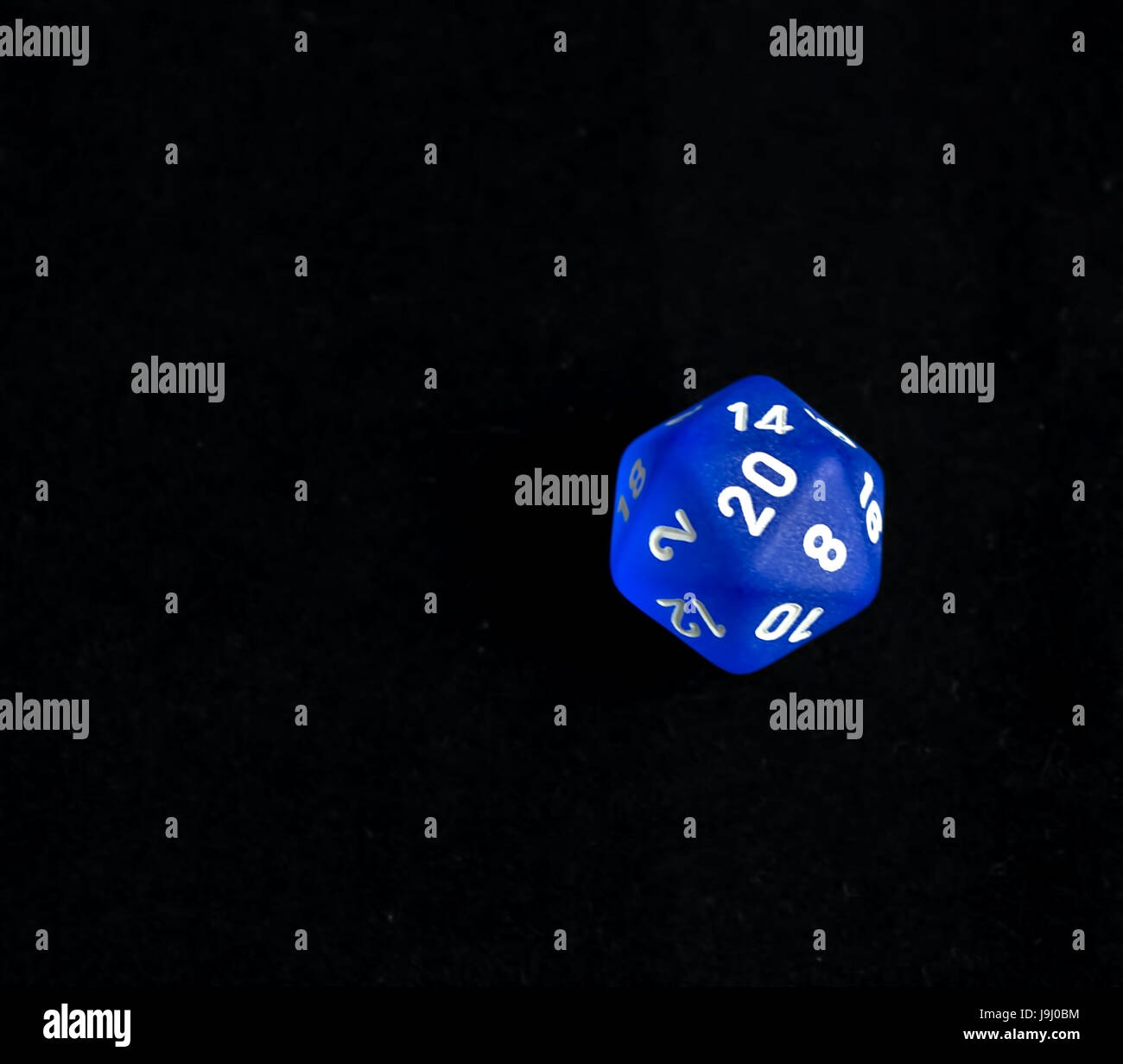 Blue d20 successo critico roll RPG gioco poliedrica a dadini Foto Stock